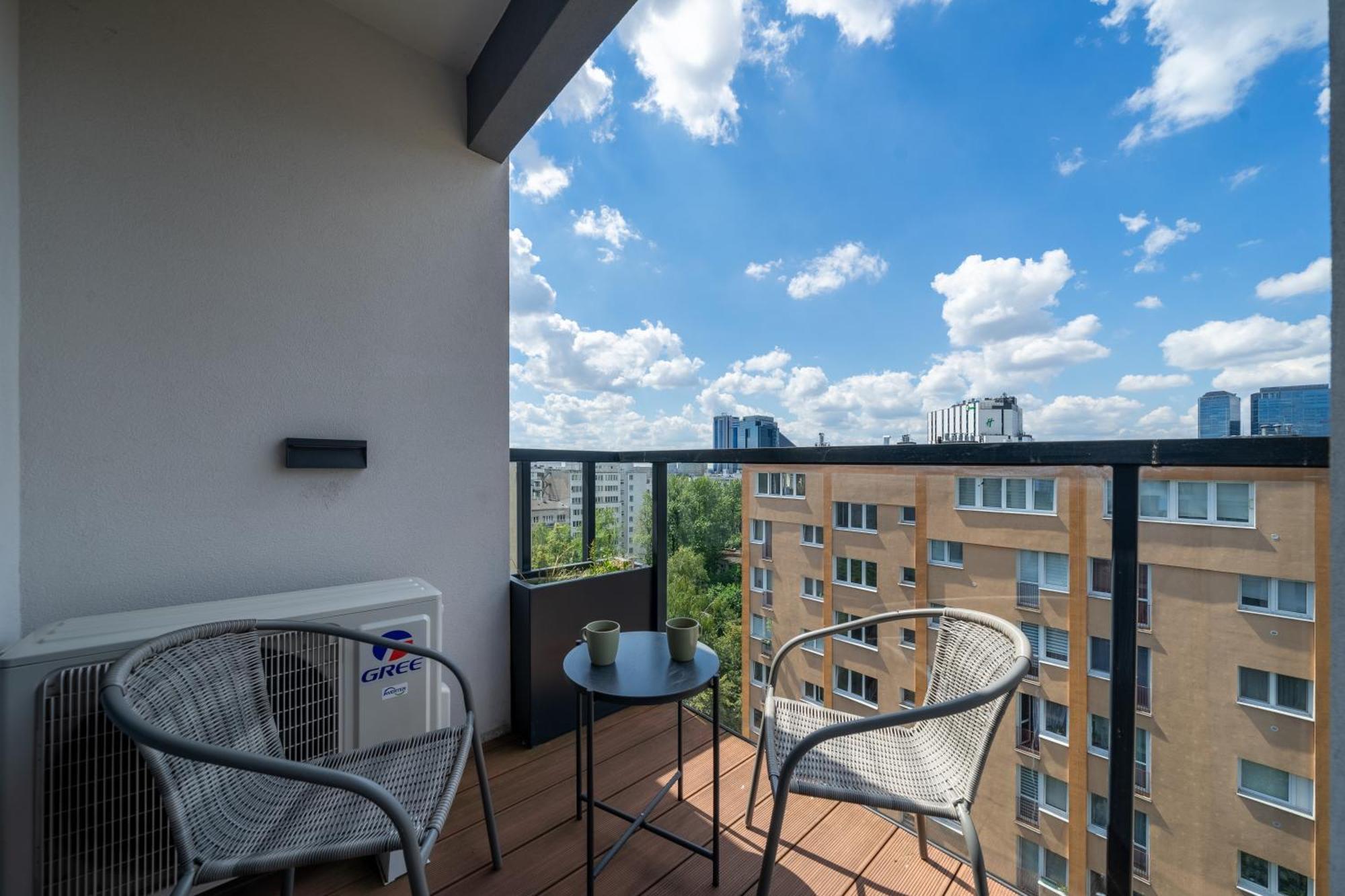 Apartmán Wola - Balcony&workspace - By Rentujemy Varšava