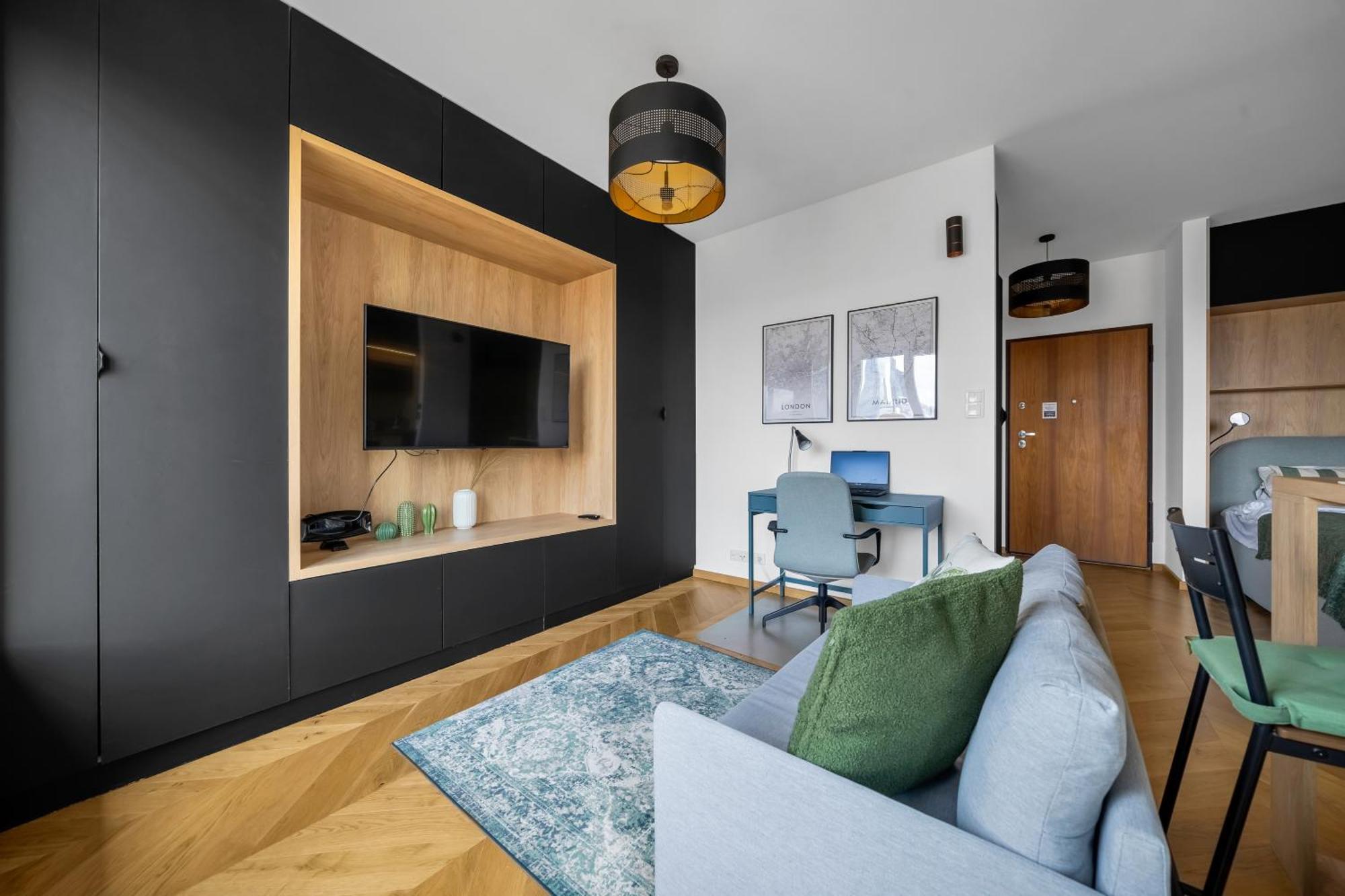 Wola - Balcony&workspace - By Rentujemy Apartment Warsaw