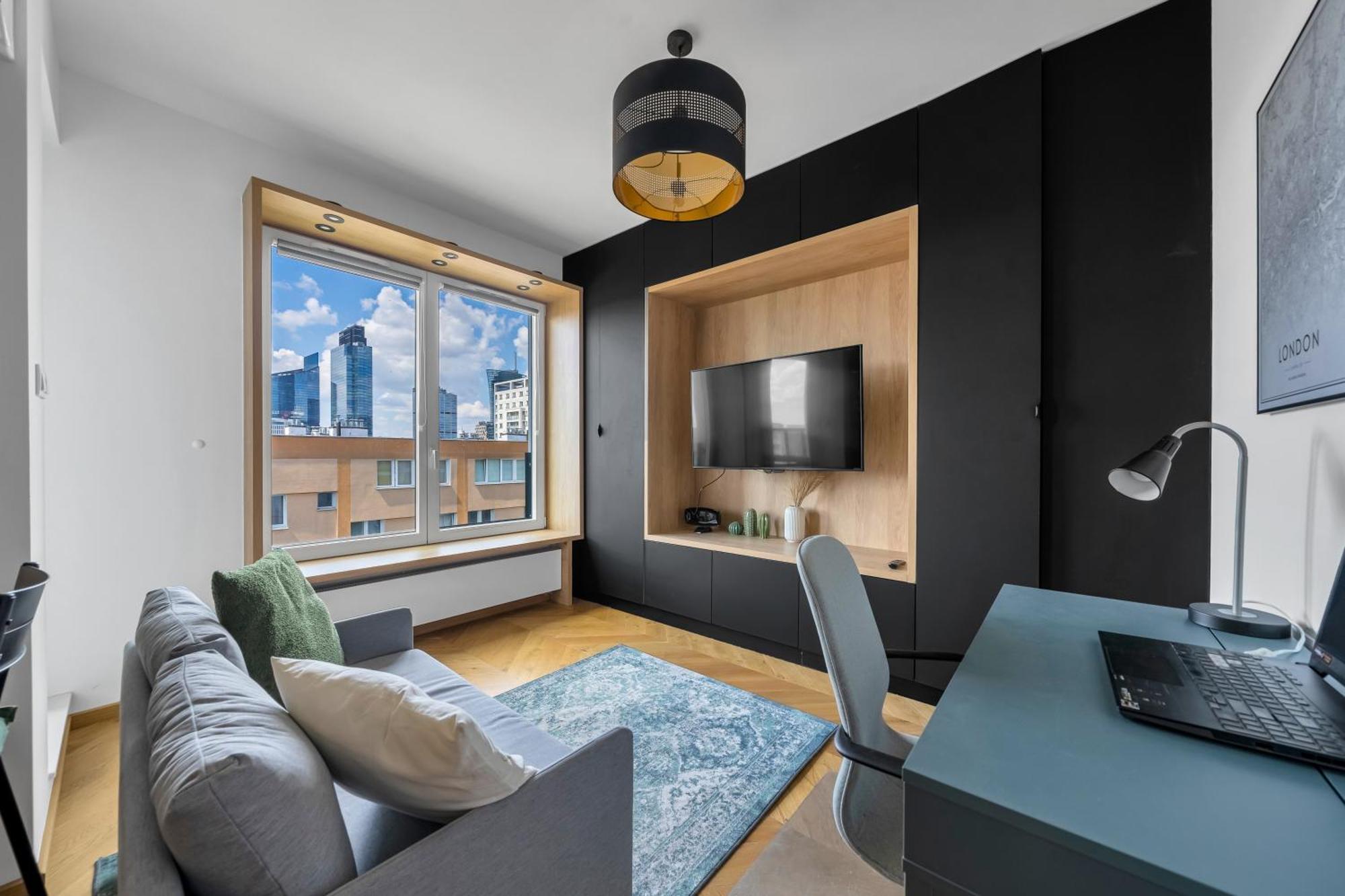Apartment Wola - Balcony&workspace - By Rentujemy Warsaw